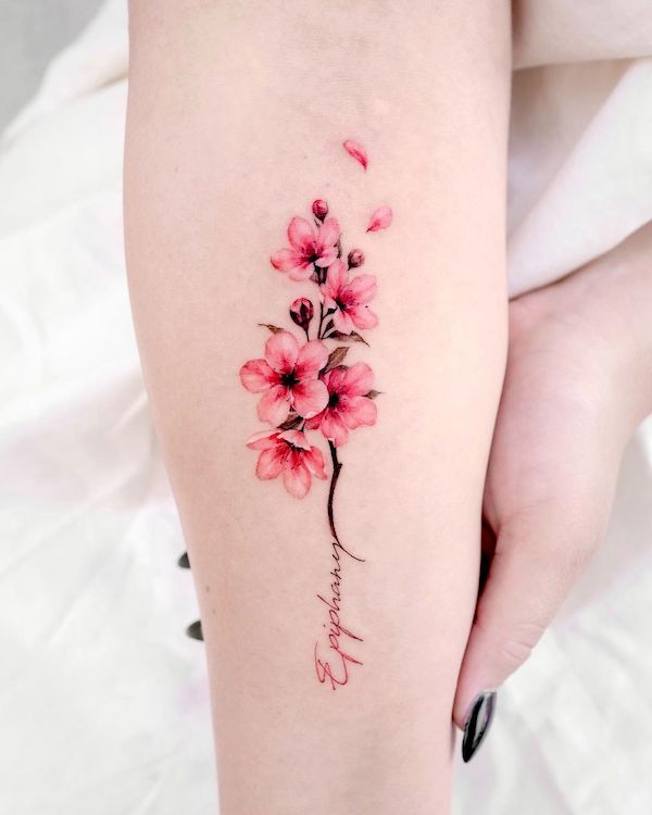 disegni di tatuaggi laterali con fiori